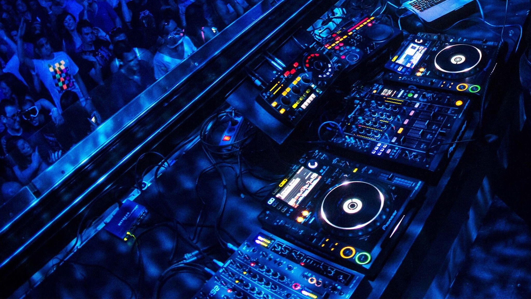 DJ Mixer Wallpaper