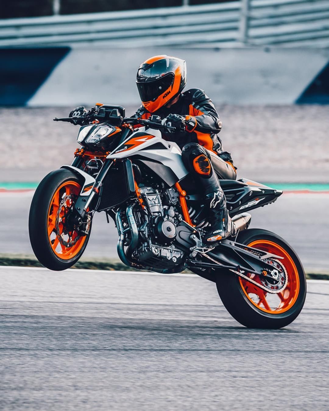 KTM on Instagram: “#WheelieWednesday with the KTM 890 DUKE R! #KTM #ReadyToRace #KTM890DukeR #GetDuked”. Ktm, Super bikes, Bike pic