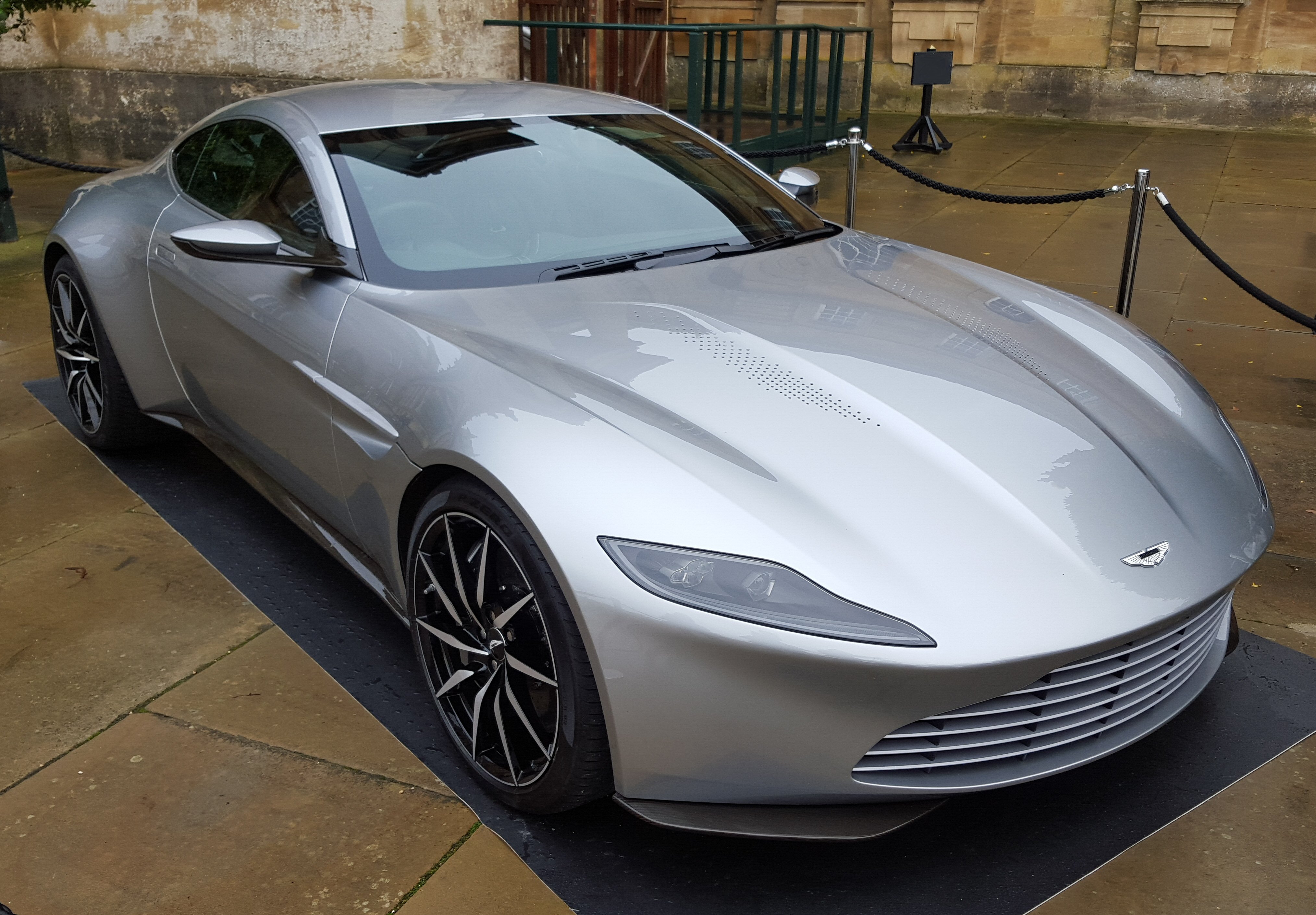 Aston Martin db10 2015