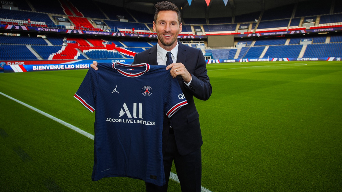 Lionel Messi In PSG Jersey Image & HD Wallpaper For Free Download Online For All Paris Saint Germain Fans For 2021 22 Football Season. ⚽ LatestLY