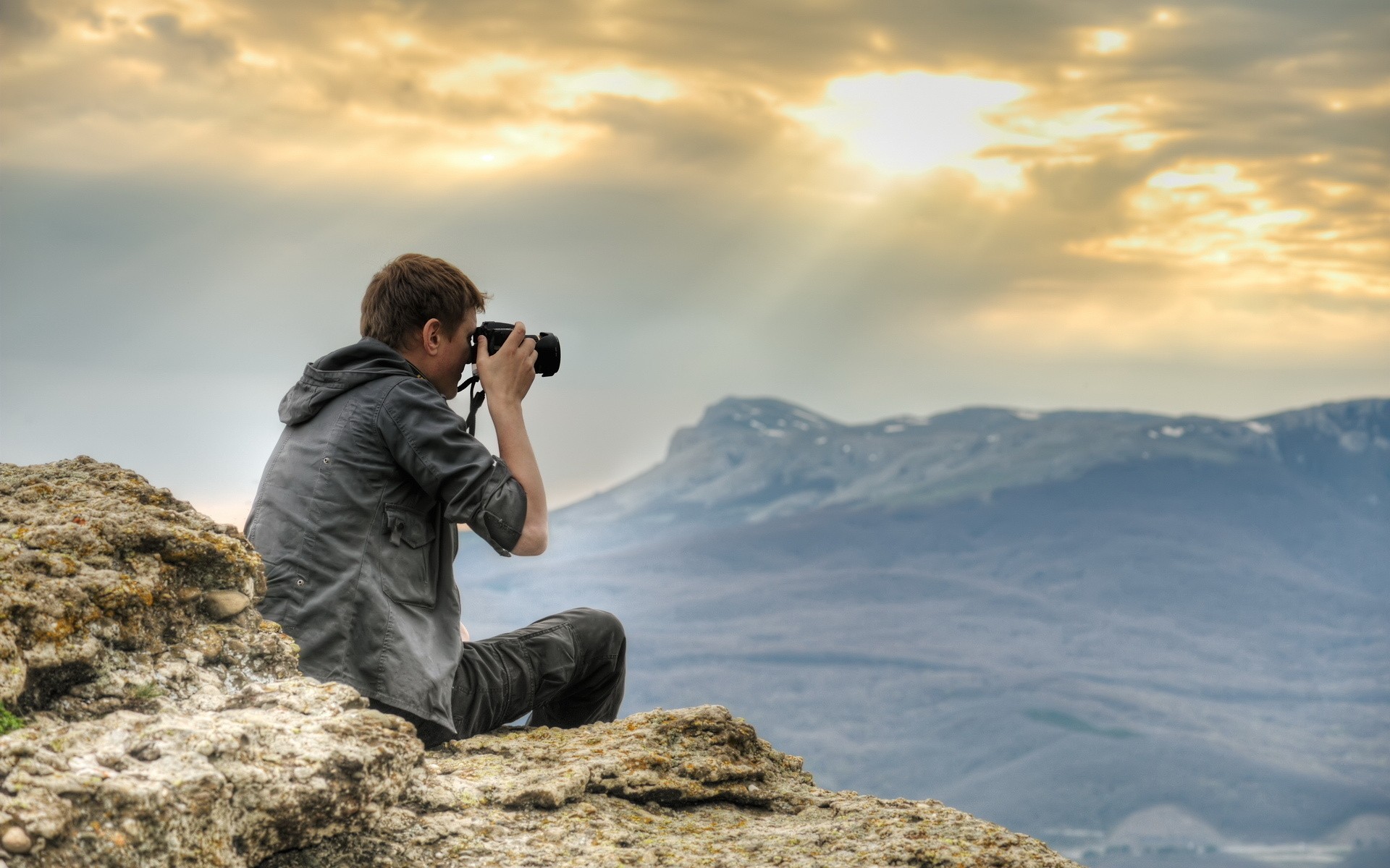 Mountains clouds sun men photo camera wallpaperx1200