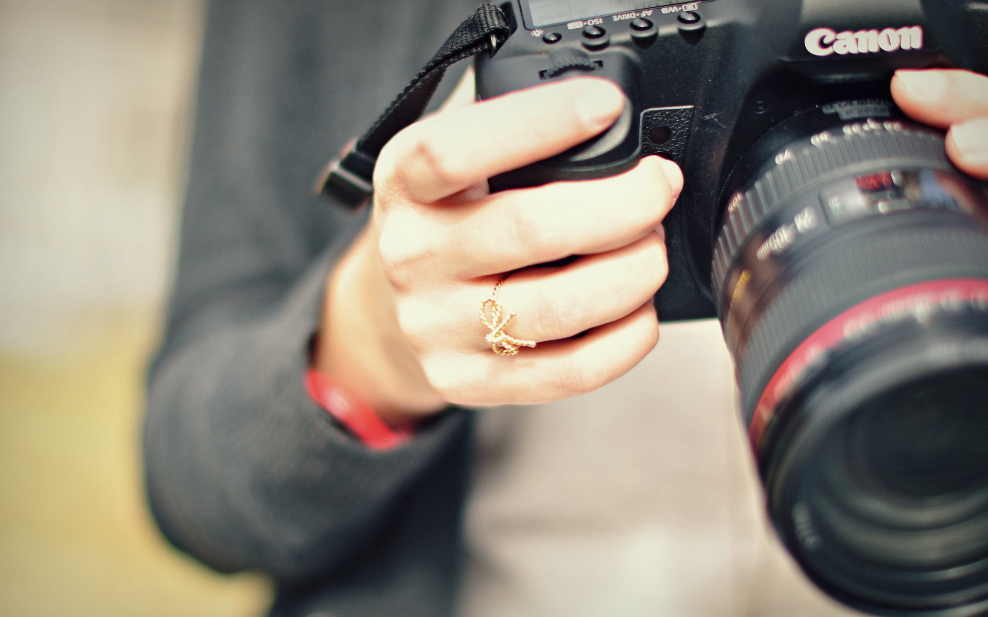 Wallpaper, 1920x1200 px, bokeh, camera, Canon, close, female, girls, hands, jewelry, lens, macro, mech, products, ring, tech, up, women 1920x1200