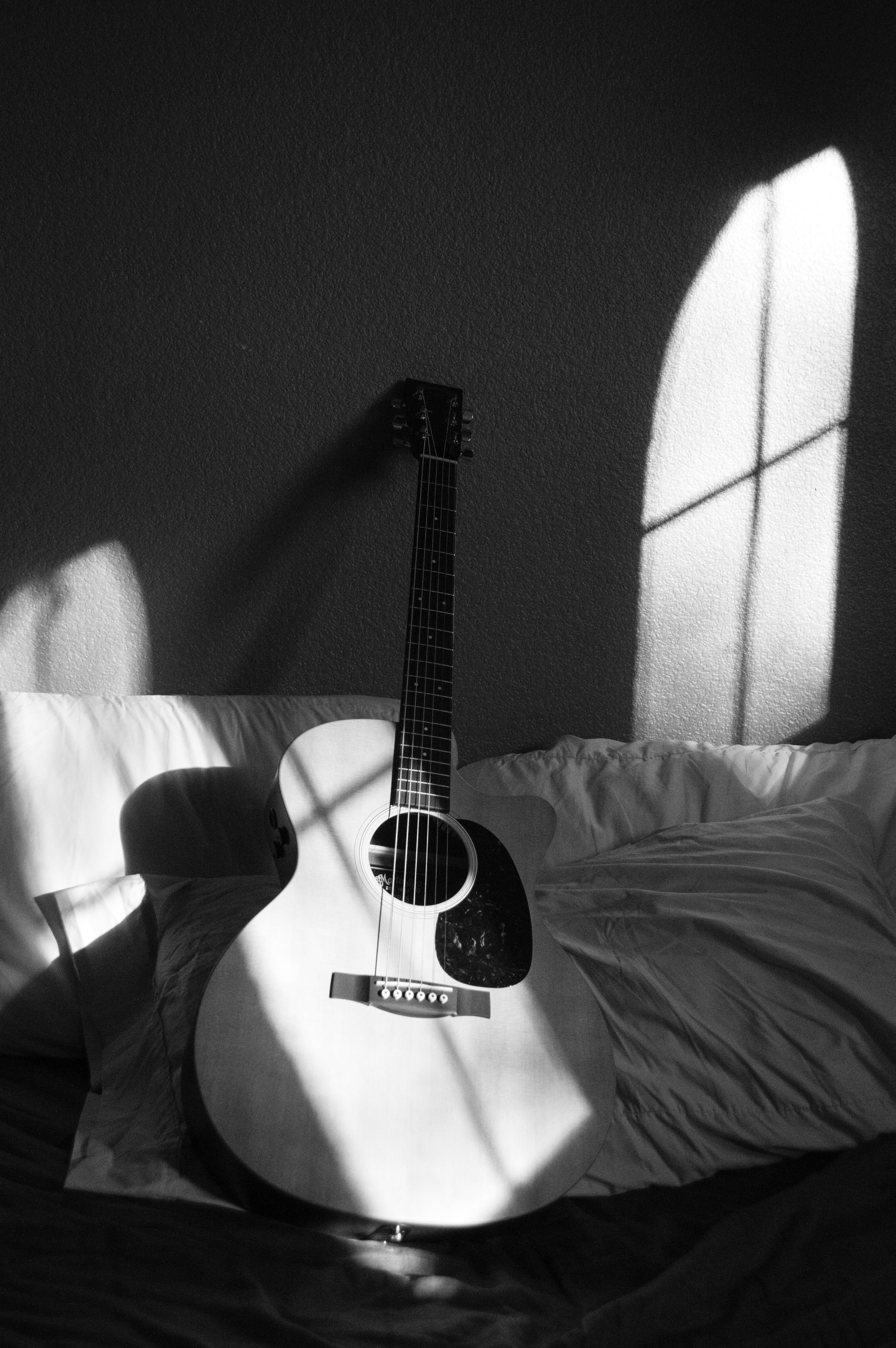 White Acoustic Guitar on Grey and White Textile · Free