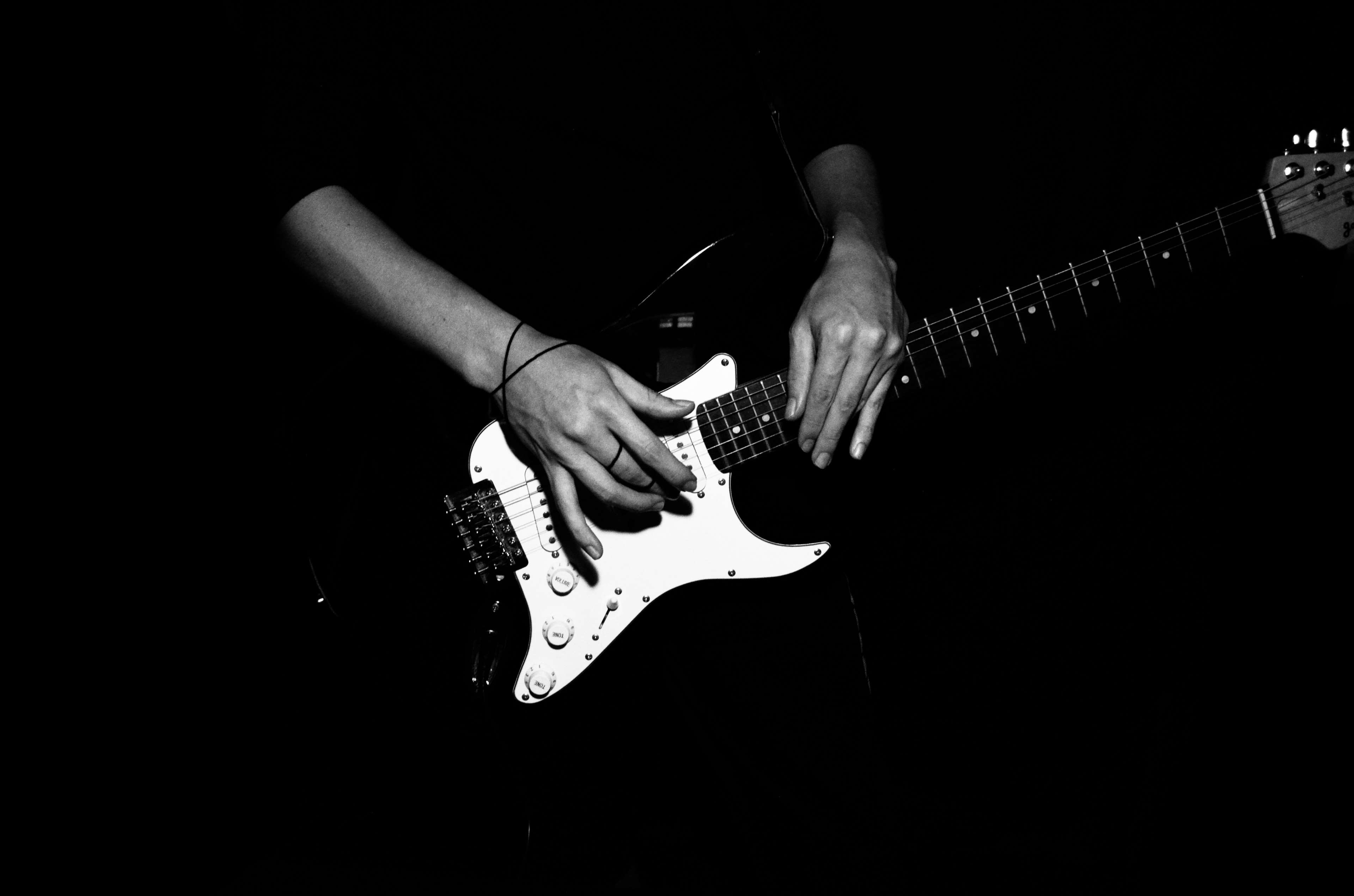 black, black and white, electric guitar, guitar, hands, instrument, monochrome, music, musician, rock, ropes 4k wallpaper