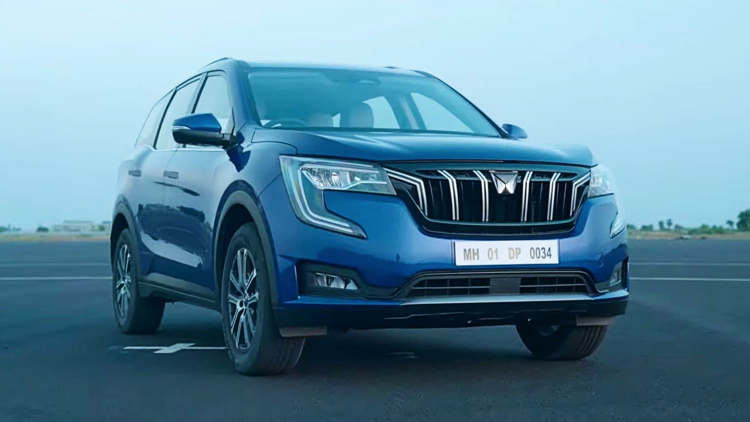 Mahindra XUV700 spied fully undisguised ahead of debut, feature details revealed- Technology News, Firstpost