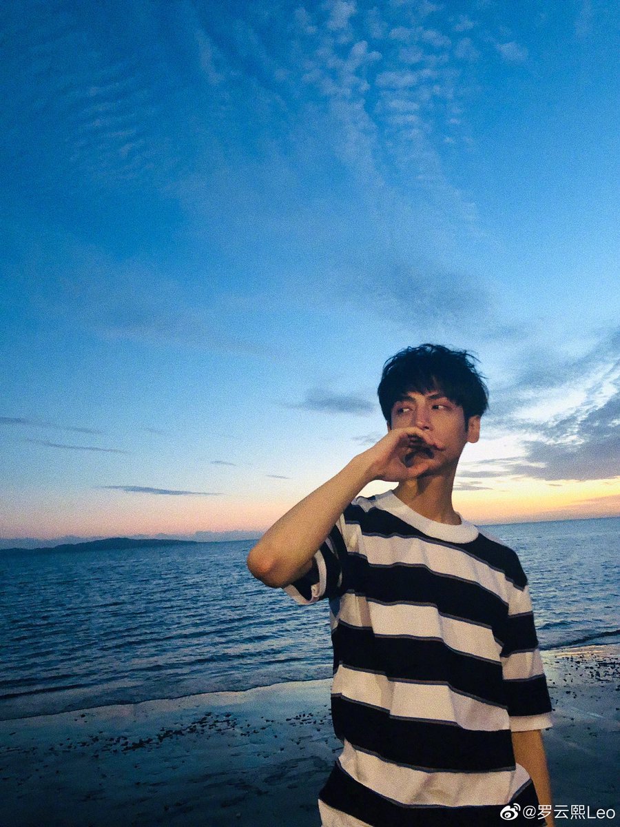 C Drama Tweets Yunxi Updates Weibo With New Pics Taken By The Sea #罗云熙 #luoyunxi #leoluo