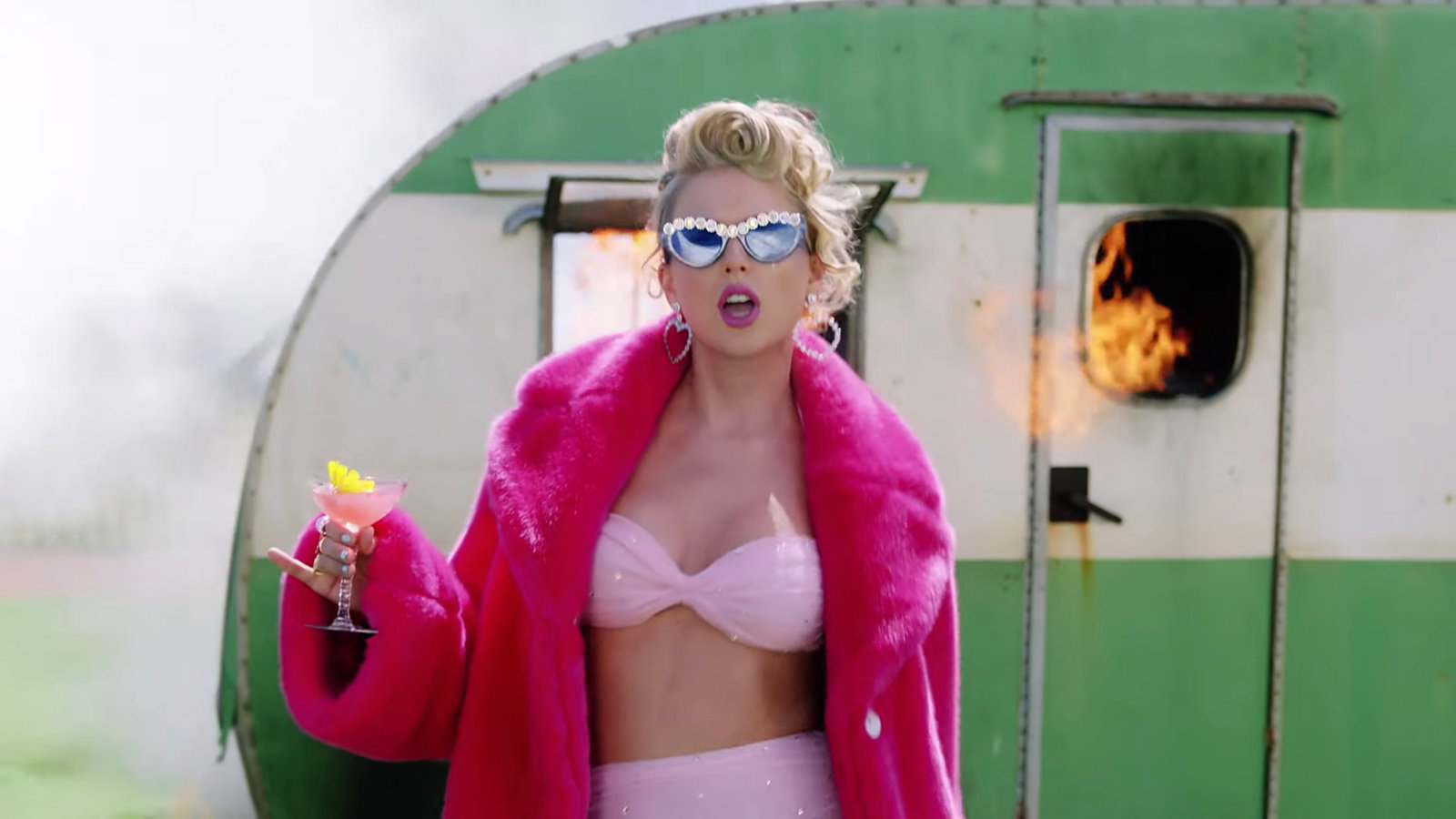 For Taylor Swift, Is Ego Stronger Than Pride?