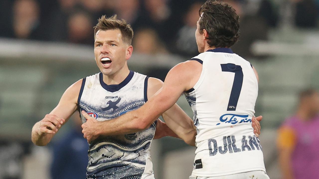 Geelong Cats punish inaccurate Carlton Blues in AFL clash