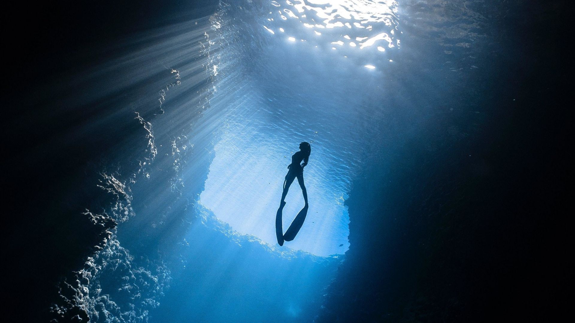 Desktop Wallpaper Scuba Diver, Under Water, Silhouette, Sea, HD Image, Picture, Background, 4bf887