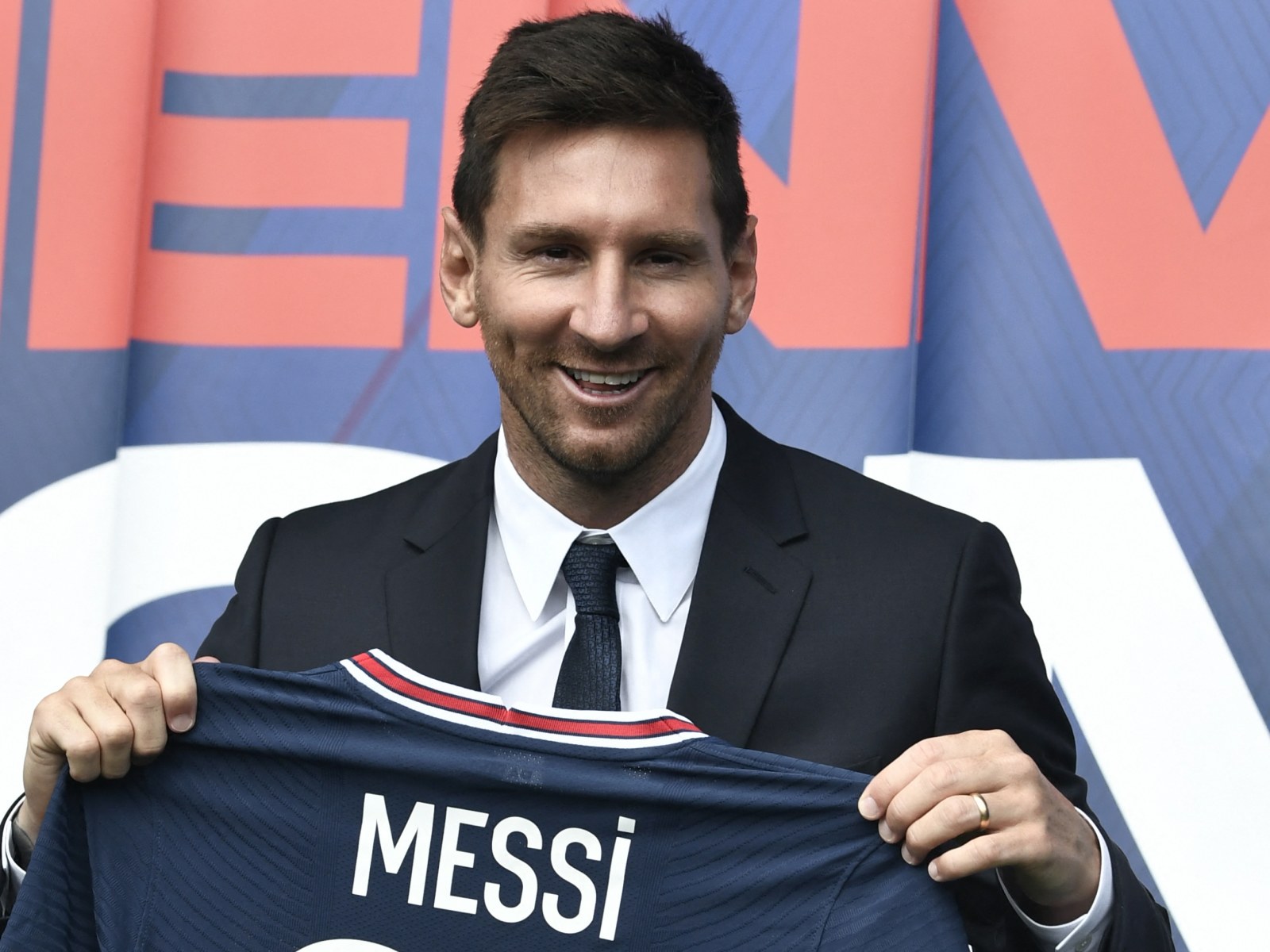 Fact Check: Did Lionel Messi Signing Double PSG's Instagram Followers?