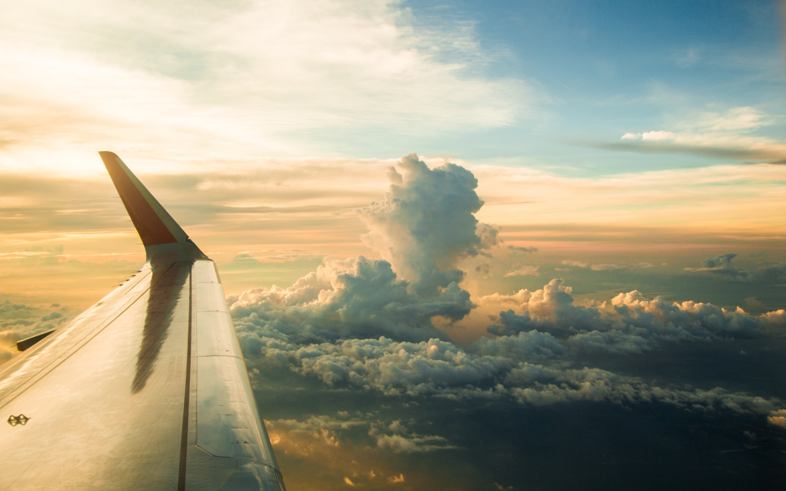 Download wallpaper: View from the airplane window 2560x1600