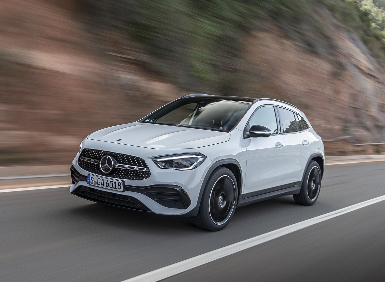Mercedes Benz GLA Wallpaper (HD Image)