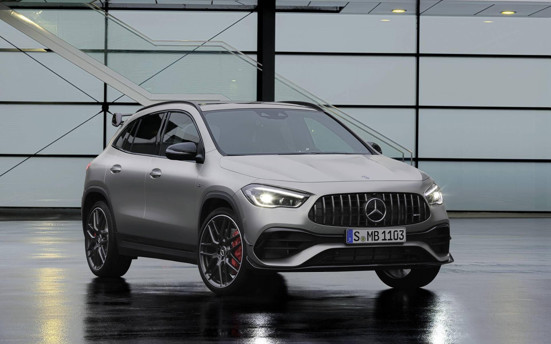 Mercedes Benz GLA Photo 1 Car Guide