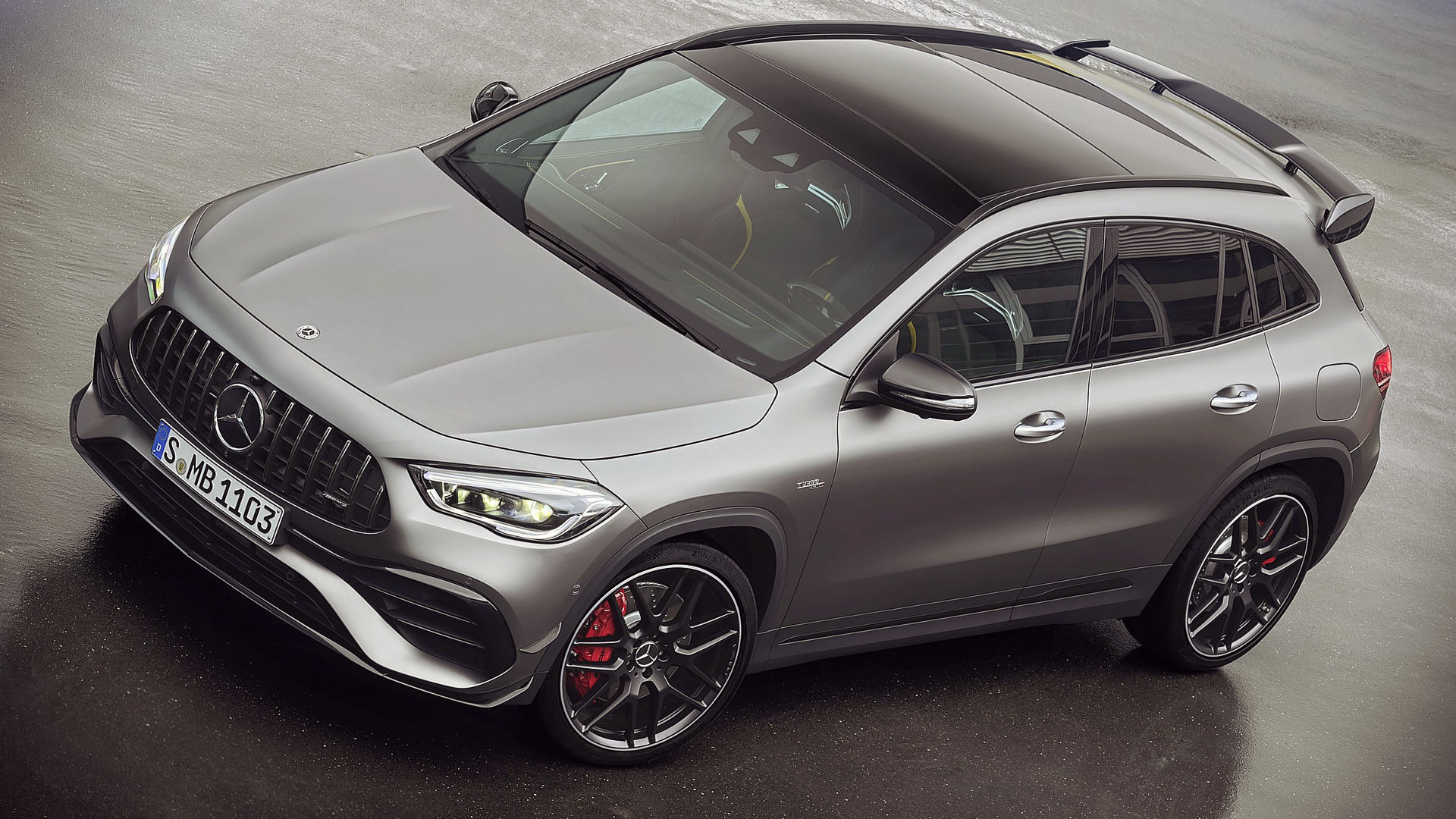 Mercedes GLA 45 AMG 2021 Top Wallpaper