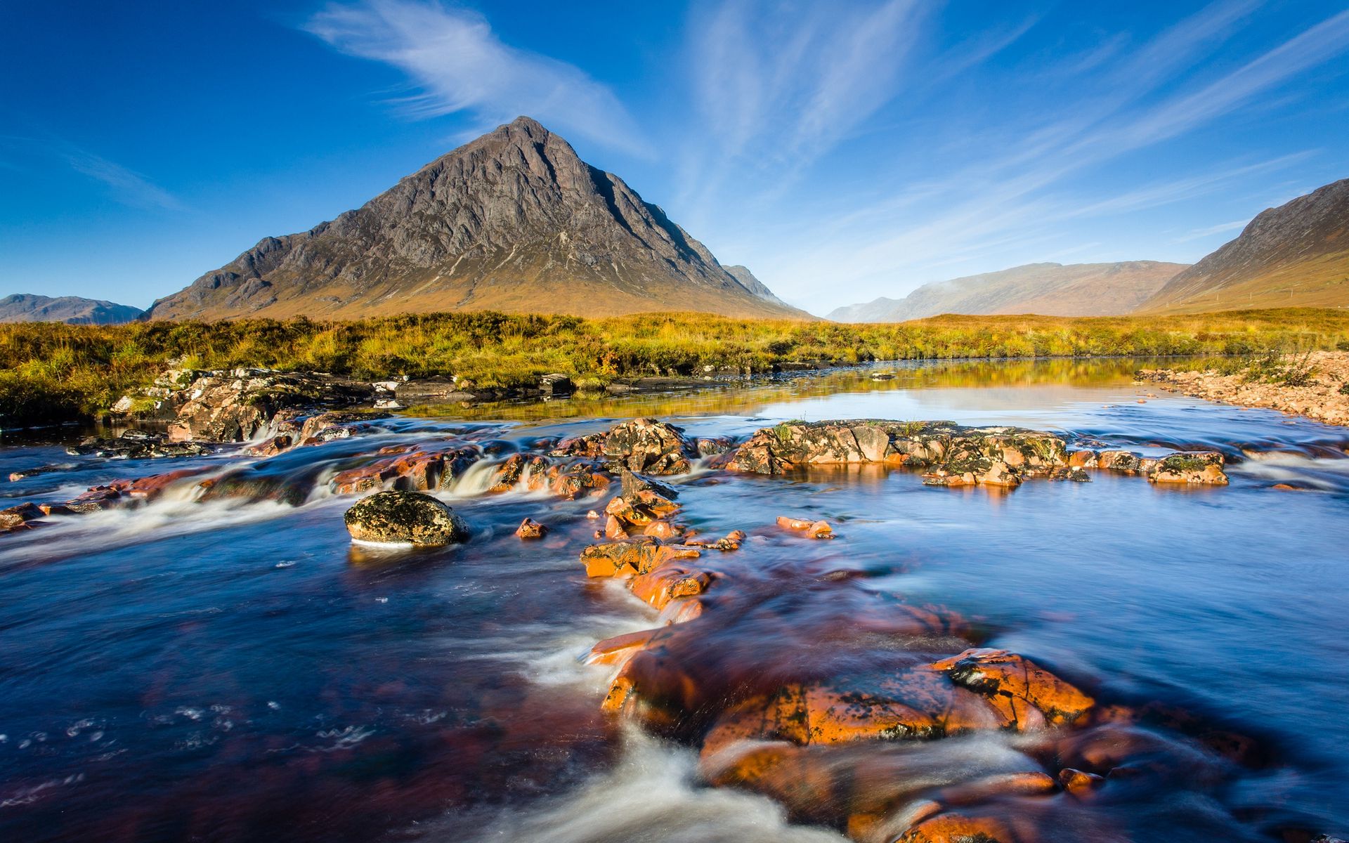 Download wallpaper 1920x1200 mountain, scotland, sky, river, stones, current widescreen 16:10 HD background