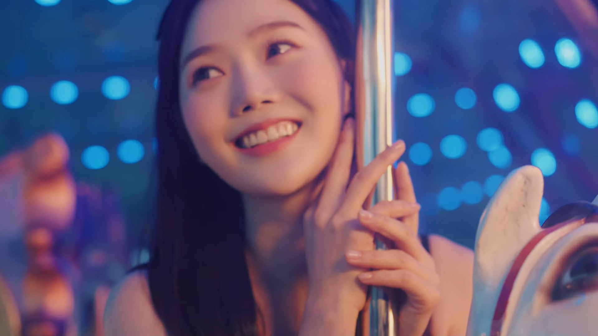 Oh My Girl's Hyojung is ready to play in the dream in the sixth trailer film for 'Dear OHMYGIRL'