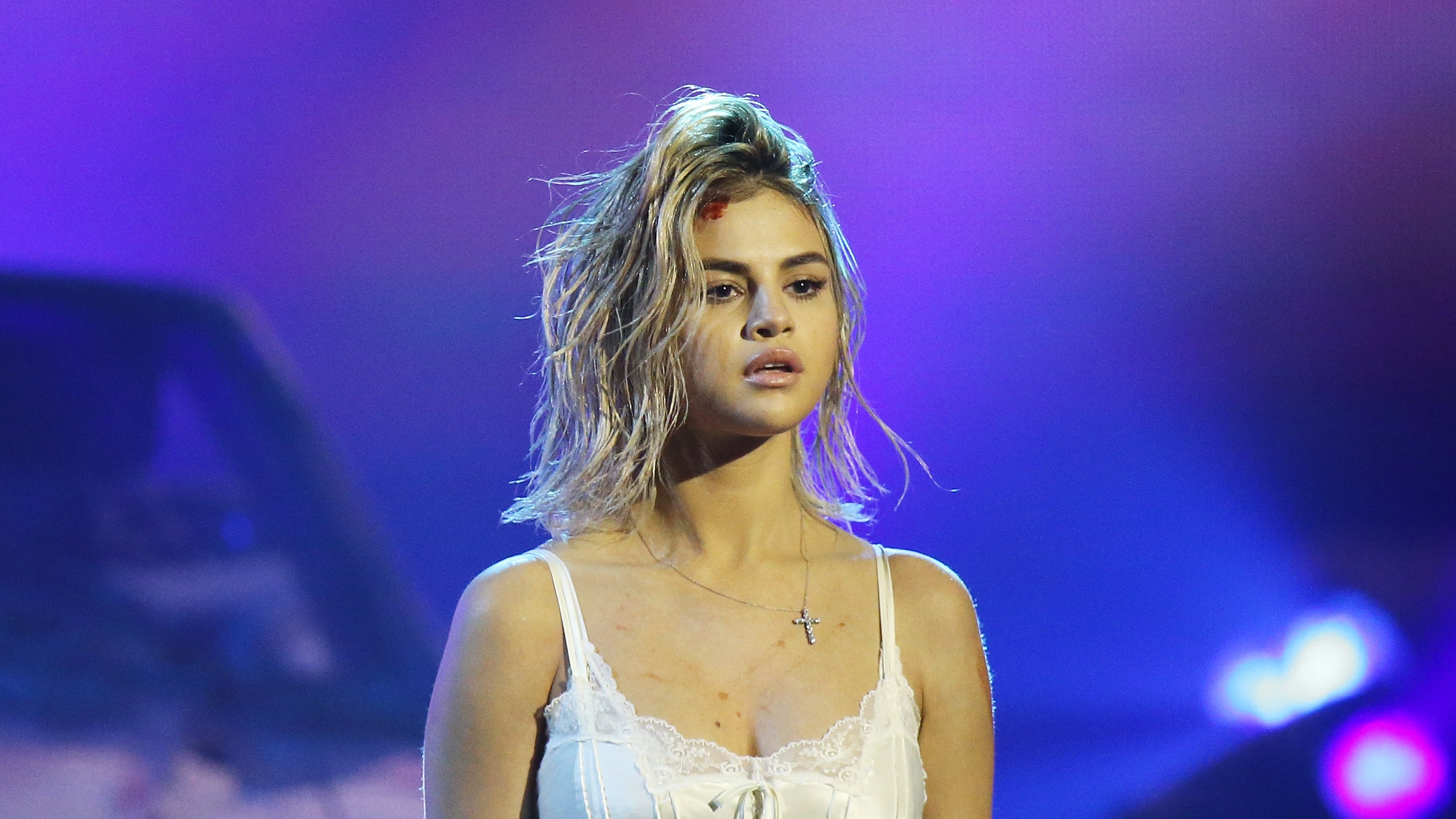 Selena Gomez Fans Defend Singer After Rumored Panic Attack at AMAs