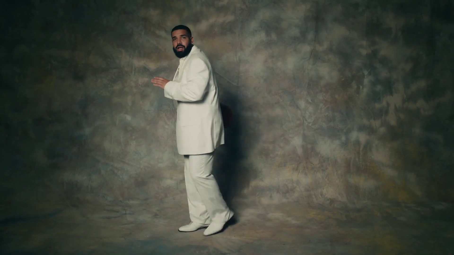 Drake 新单《Laugh Now Cry Later》MV 释出_新浪新闻
