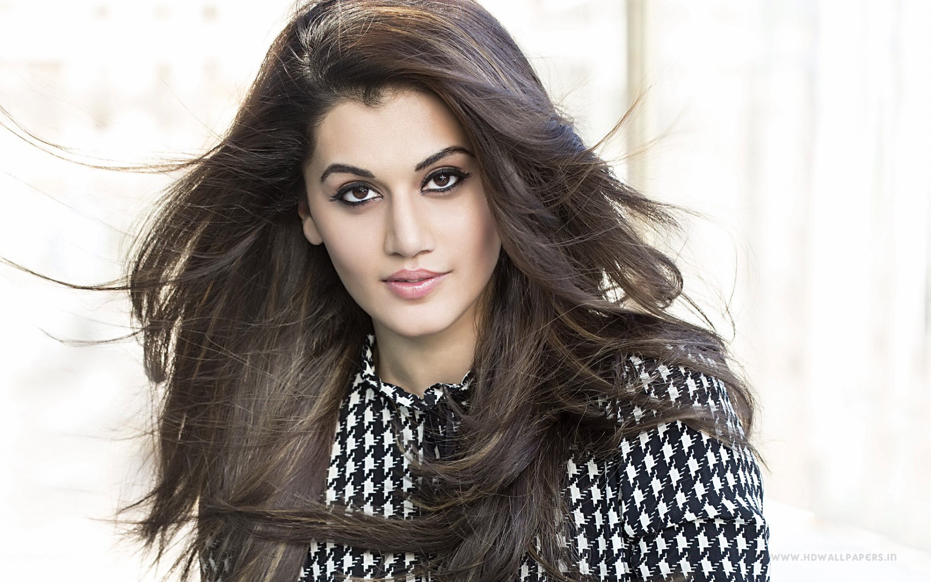 Taapsee Telugu Actress Wallpaper