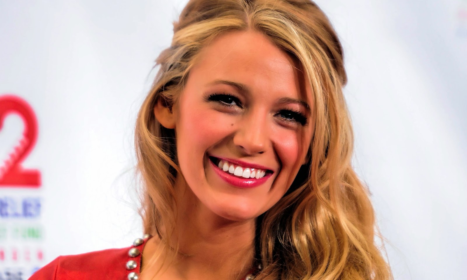 Amazing Blake Lively Smile Background Free Desktop Mobile HD Picture