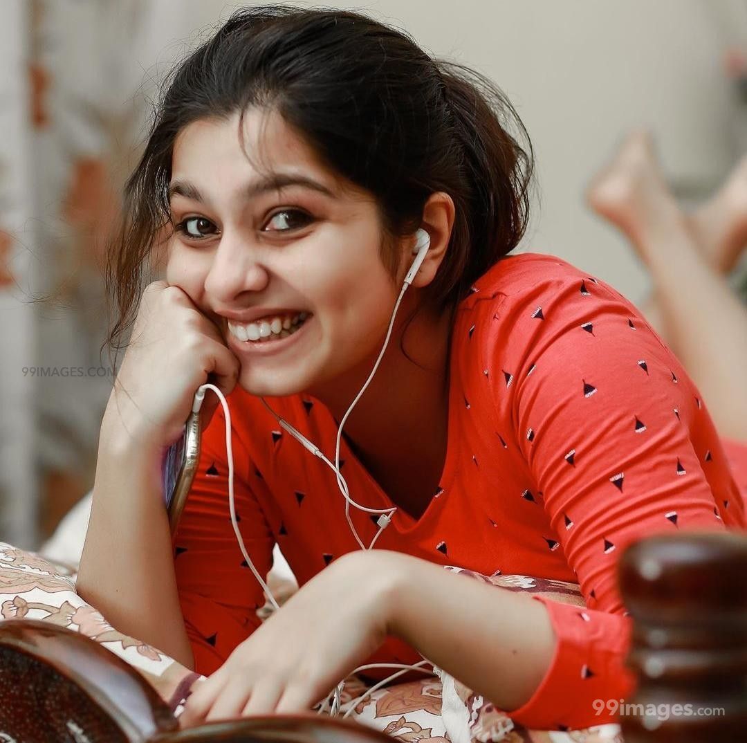 Niranjana Anoop HD Wallpaper (Desktop Background / Android / iPhone) (1080p, 4k) (1080x1074)