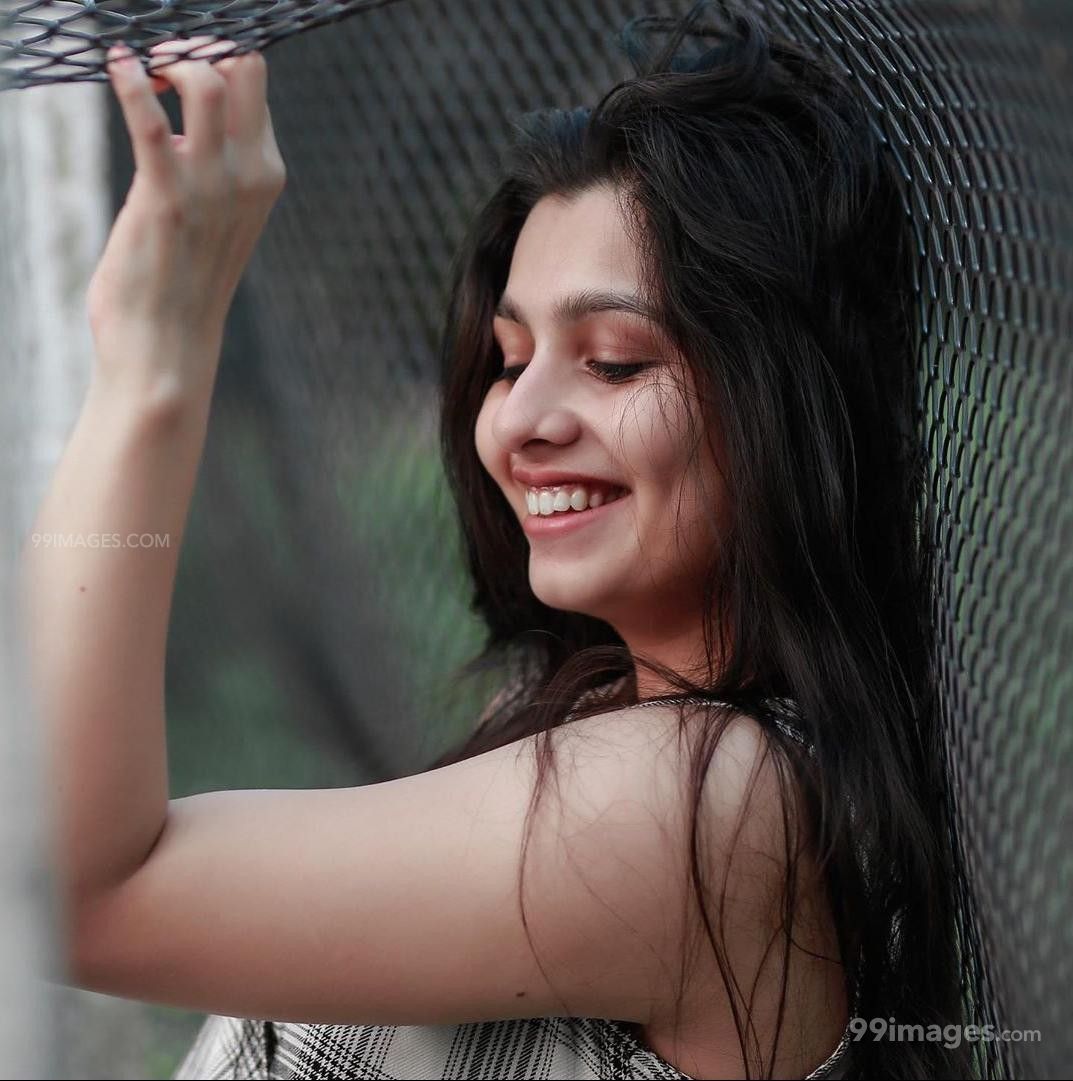 Niranjana Anoop HD Wallpaper (Desktop Background / Android / iPhone) (1080p, 4k) (1073x1081)