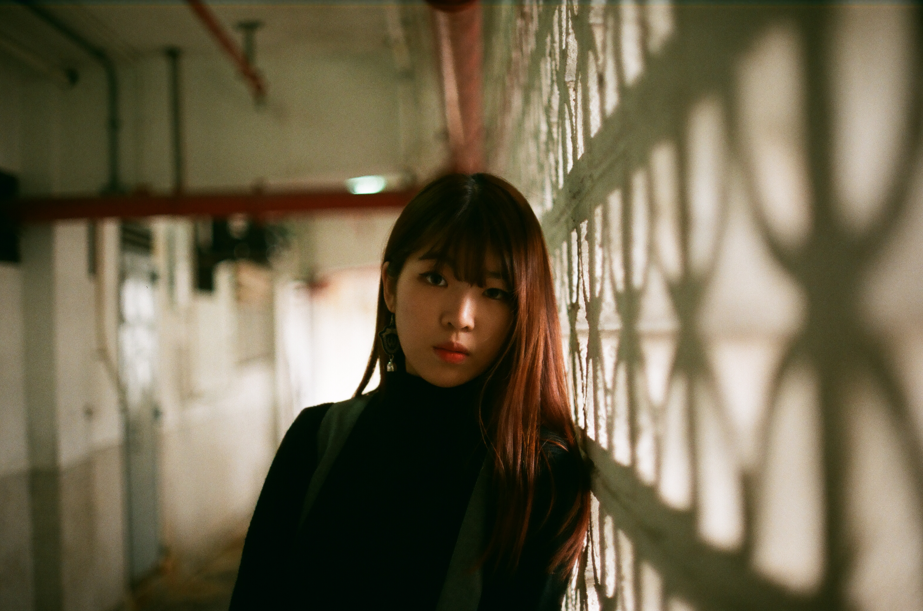 Wallpaper, Asian, women outdoors, eye contact 3130x2075