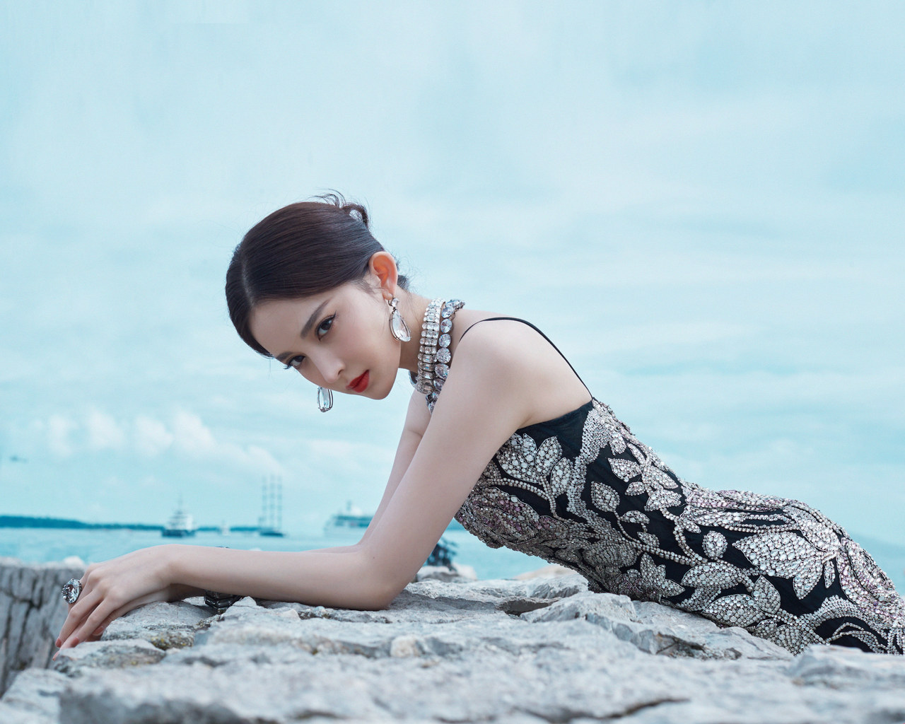 wandering songstress