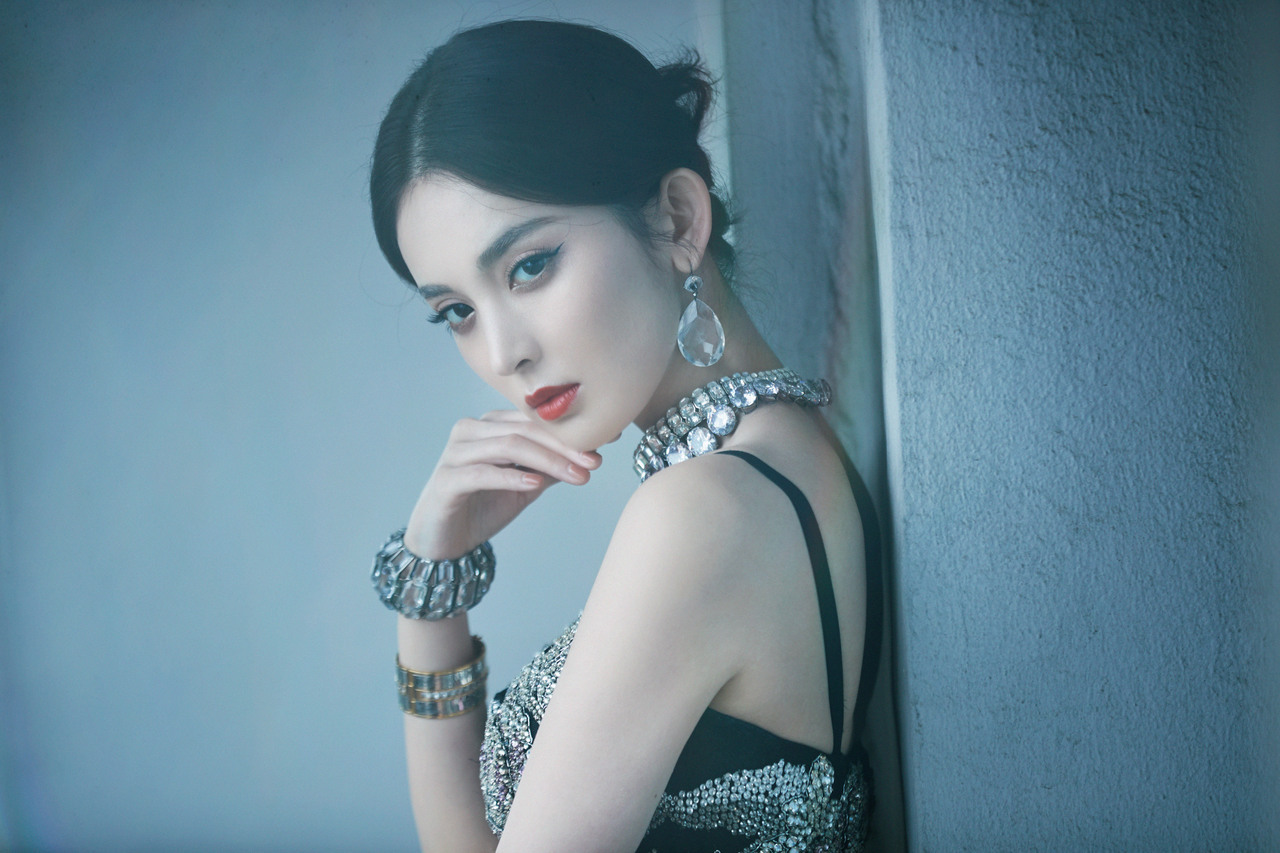 wandering songstress