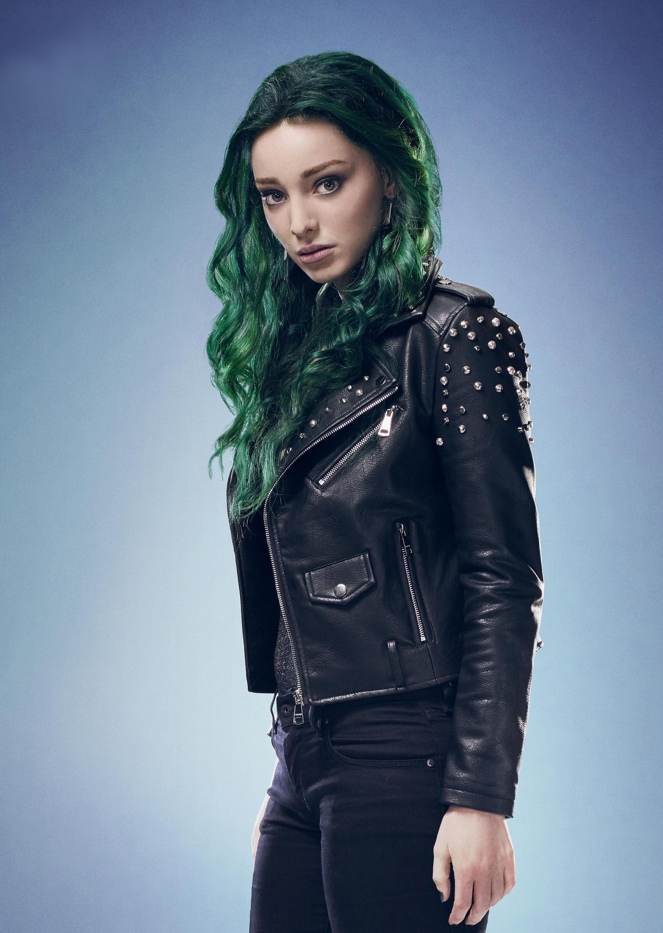 Emma Dumont As Lorna Dane Polaris, Wanda's Sister. Polaris Marvel, Superheroinas Y Famosos