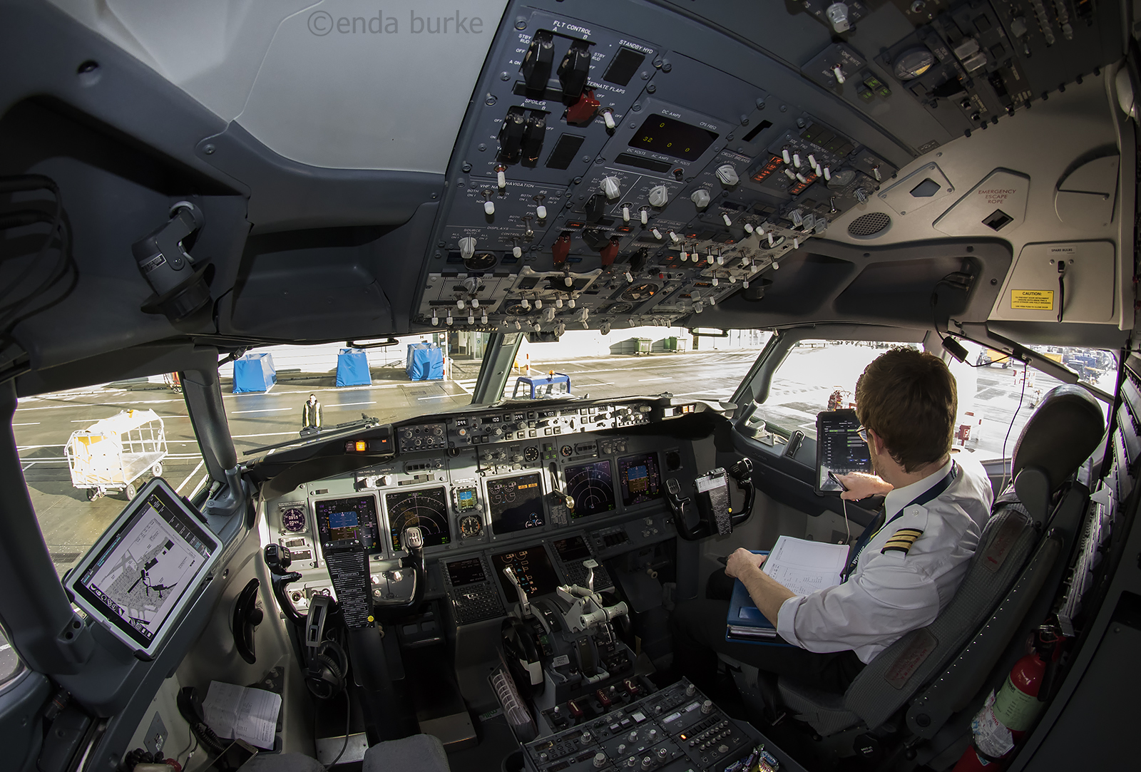 Wallpaper, eiekx, avgeek, aviation, airplane, av8, aero, aviationviewingpark, avp, airport, Arrival, cockpit, flightdeck, pilot, pilots, Crew, ryr, runway, ryanair, fr, fr553, egcc, eidw, Dublin, dub, dublinairport, daa, Canon, canon7dmk2, planes, 737800