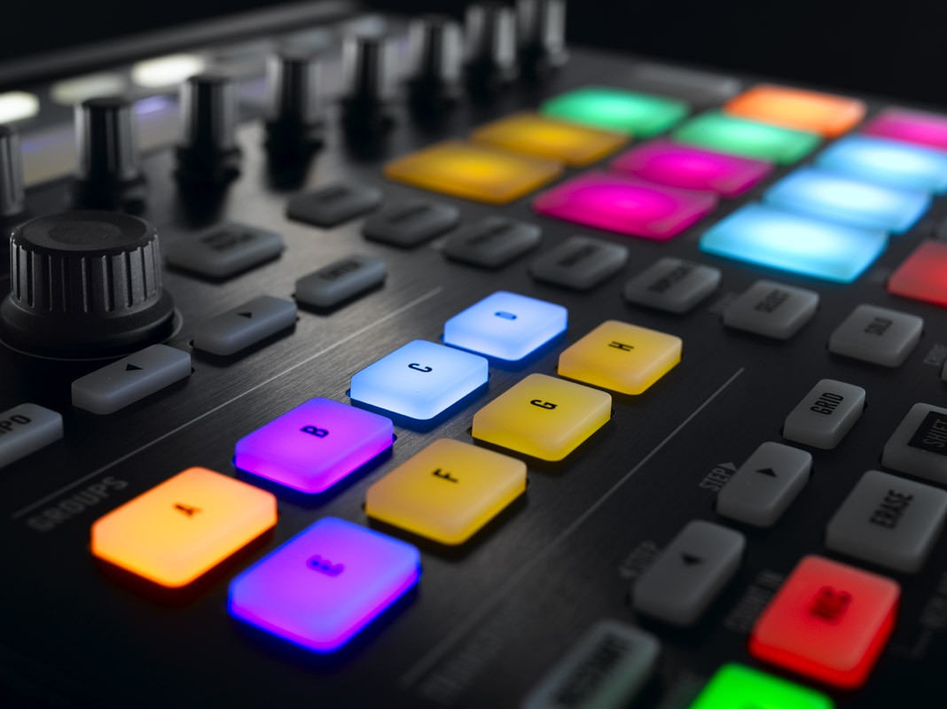 Native Instruments MASCHINE Mk2 & Version 1.8 major overhaul with new updates to hardware and software + MASSIVE