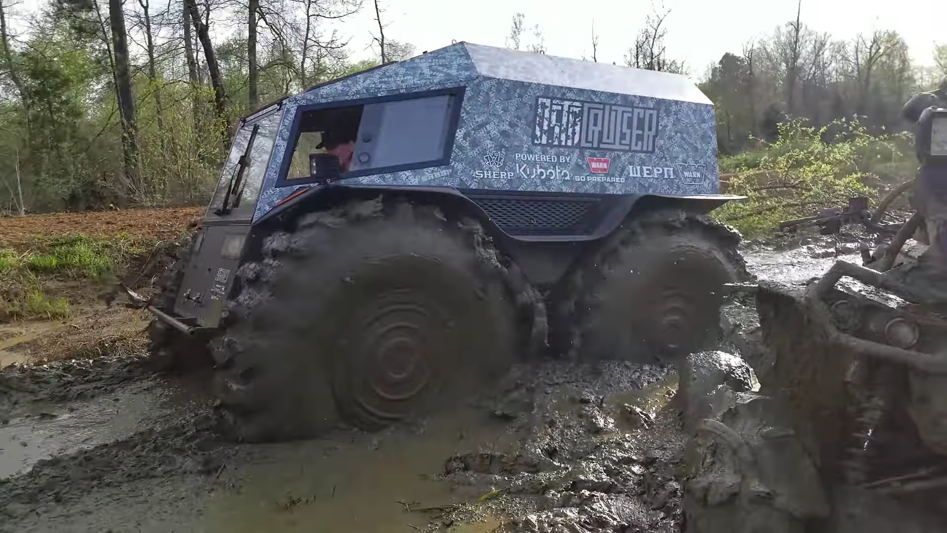 Видео про бездорожье. Вездеход Шерп по бездорожью. Вездеход Шерп в грязи. Вездеход Шерп на бездорожье. Шерп вездеход видео.