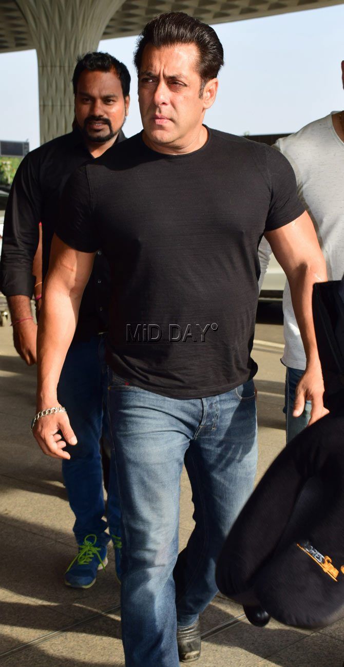 Salman Spotted Wearing A Black T Shirt And Blue Jeans. #casuallook #denims # Black #salmankhan. Salman Khan Wallpaper, Salman Khan Photo, Salman Khan