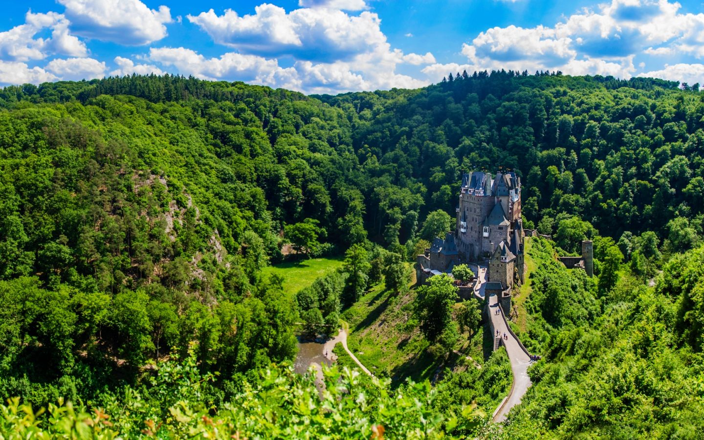 Eltz Castle Medieval Castle Moselle River, Between Koblenz And Trier, Germany Greener HD Wallpaper., Wallpaper13.com