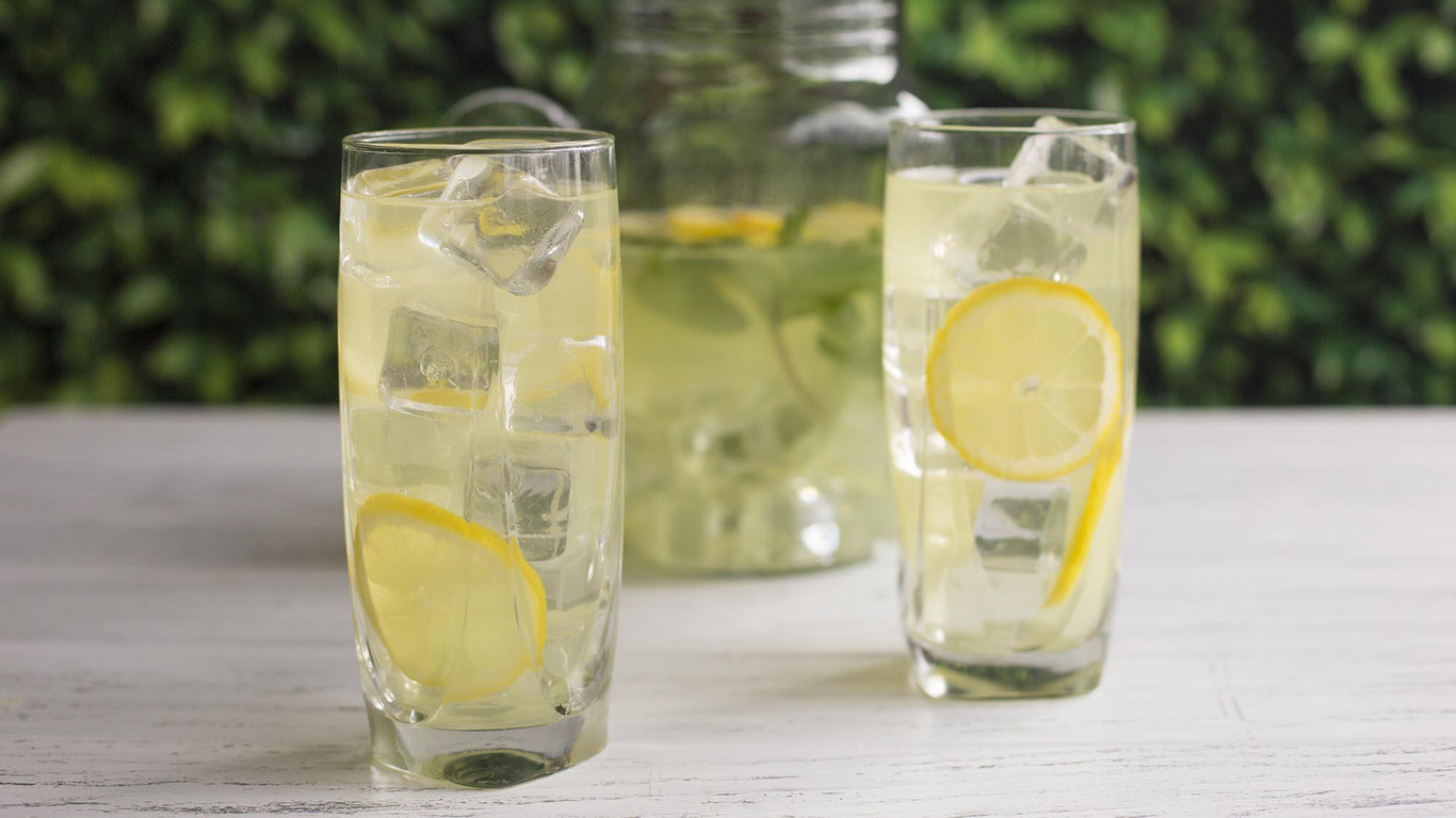 This is the Laziest Way to Make Lemonade; and it will Change Your Summer!
