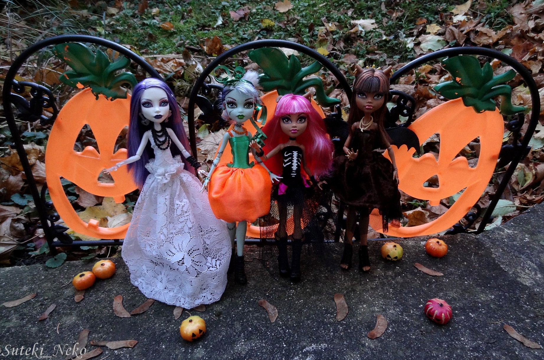 Wallpaper, autumn, Halloween, garden, pumpkin, skeleton, doll, ghost, bat, selfmade, pictureday, frankiestein, monsterhigh, clawdeenwolf, howleenwolf, spectravondergeist, rollermaze, 13wishes 1843x1220