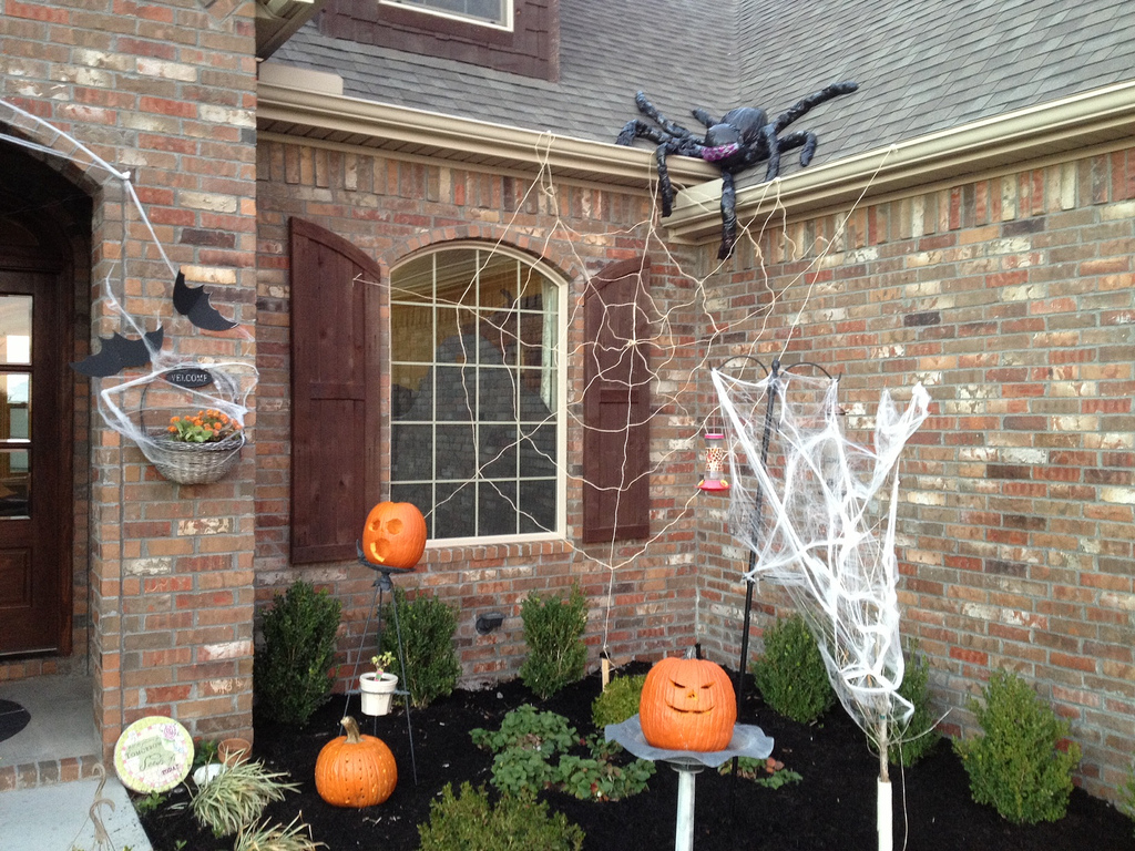 Outdoor Halloween Decorations Need Fun