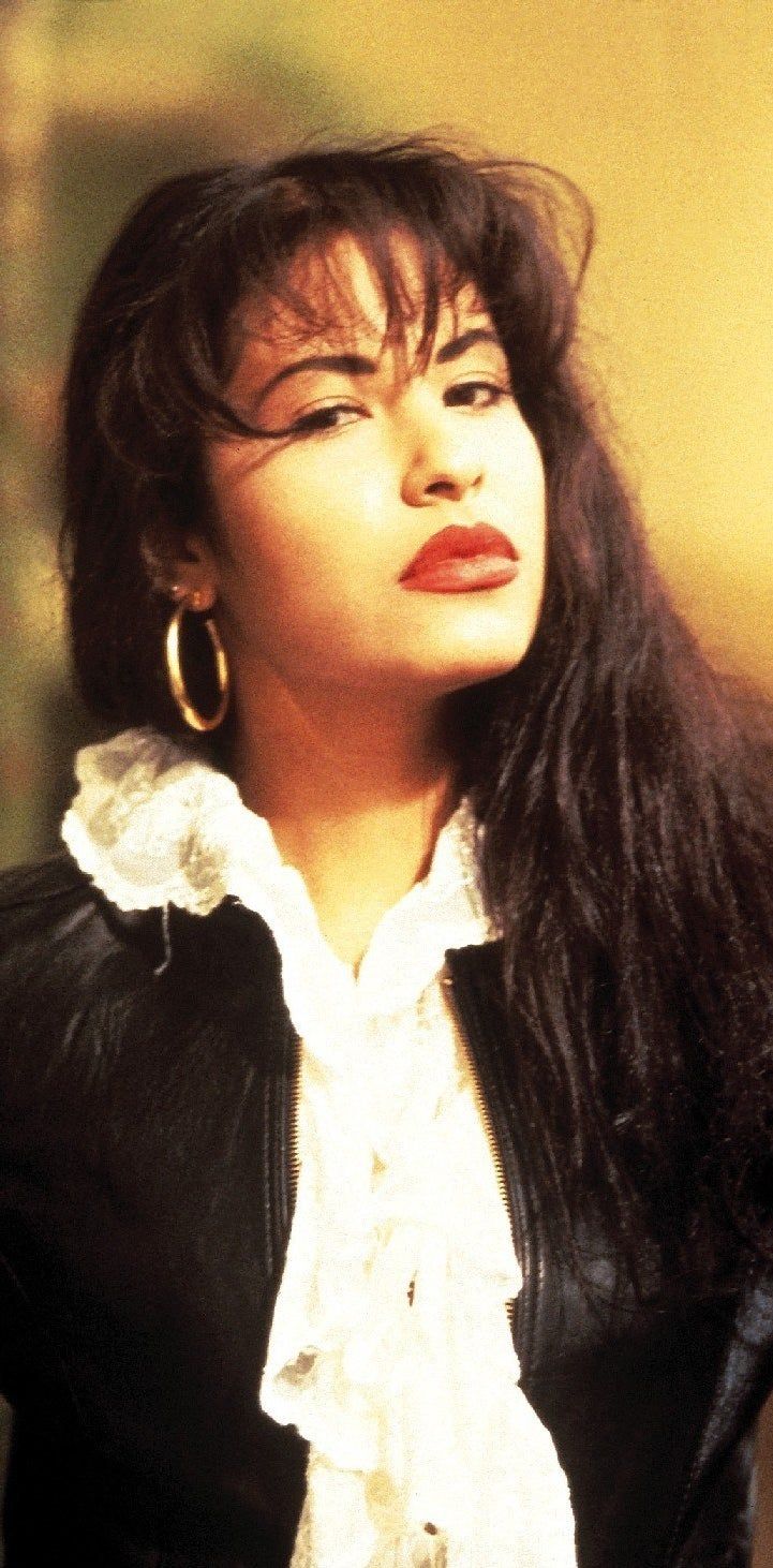 Things All '90s Latinas Know To Be True. Mexican girl aesthetic, Latina aesthetic, Chicana aesthetic