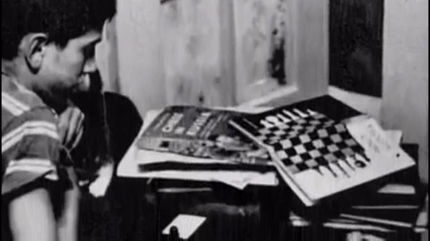 Bobby Fischer photo in his NY apartment? Stack Exchange