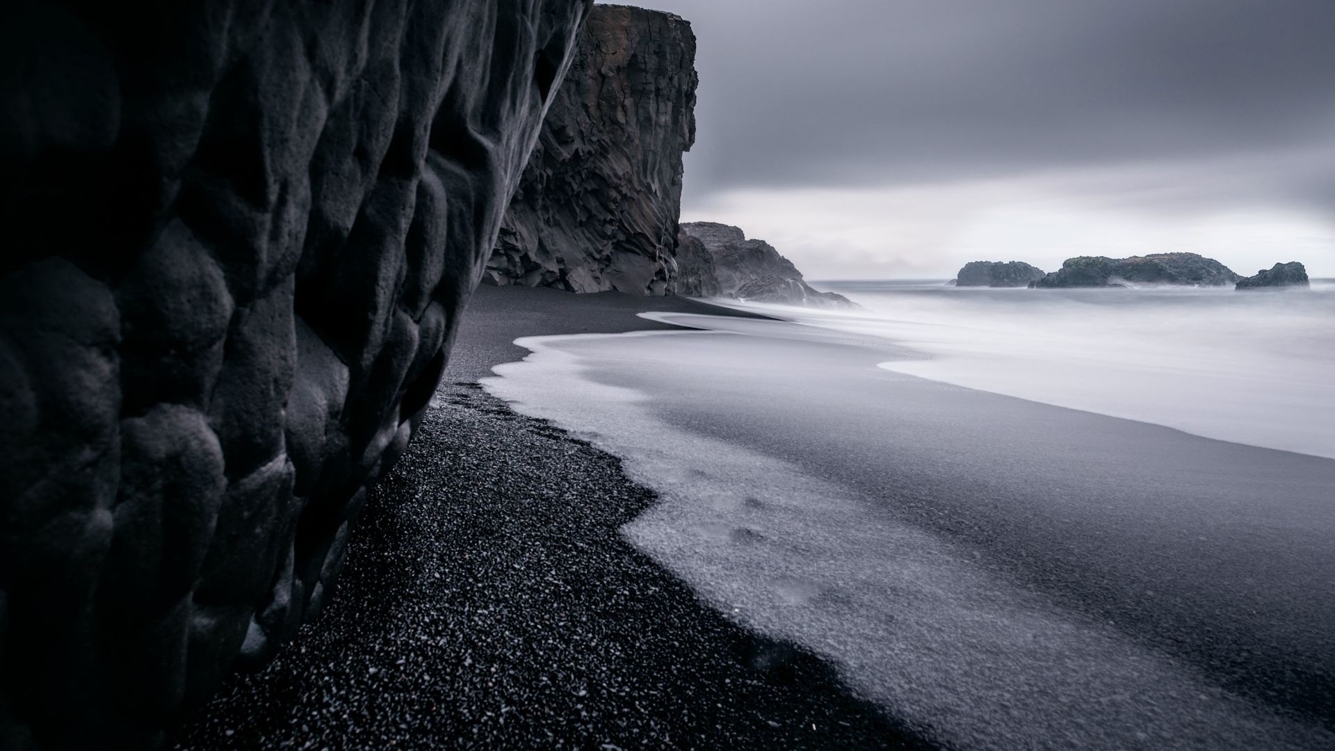 Desktop wallpaper black beach, coast, sea waves, HD image, picture, background, 984ad8