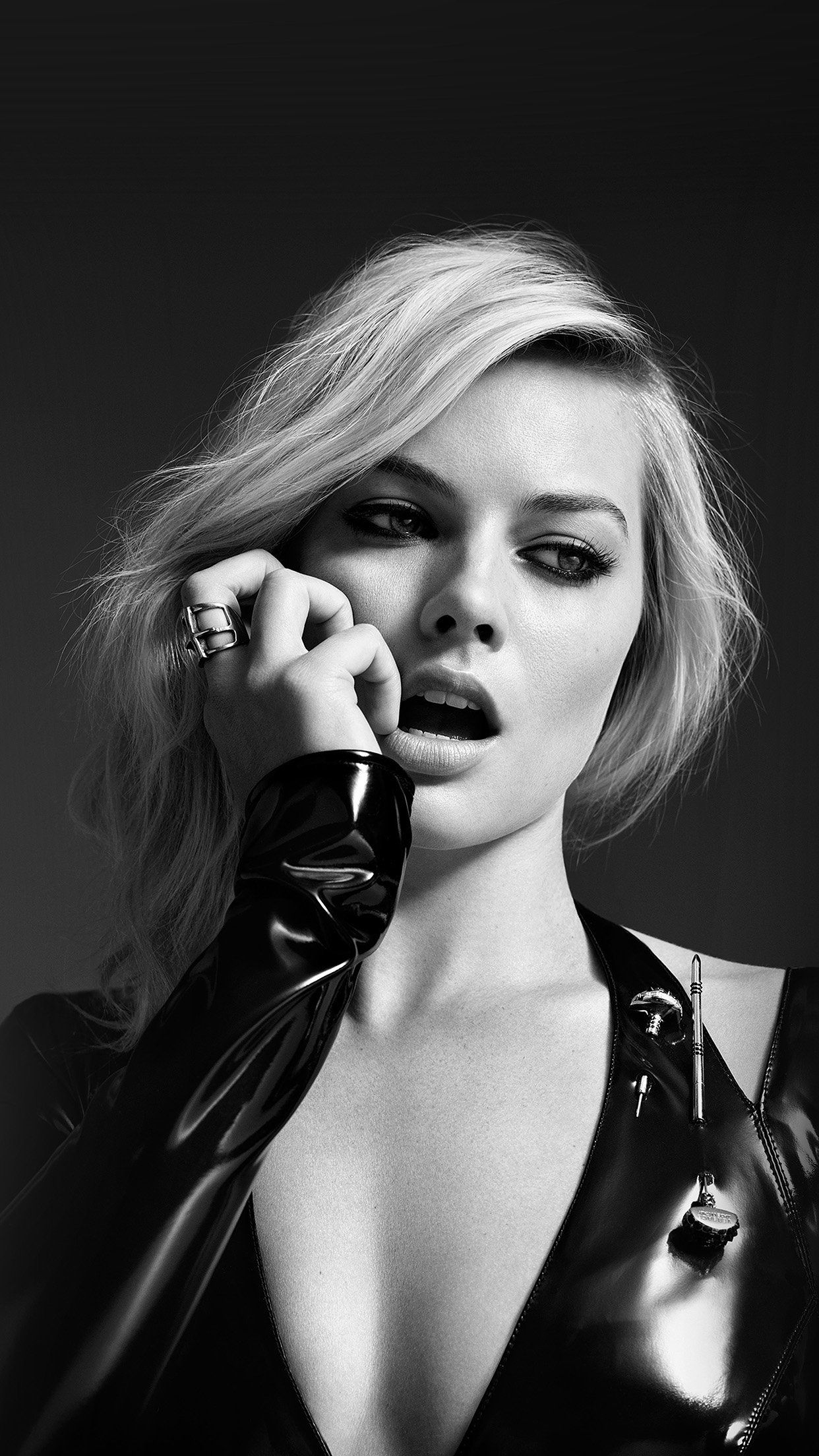 Margot Robbie iPhone Wallpaper