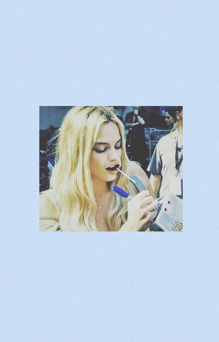 Margot Robbie wallpaper. Wallpaper, Aesthetic wallpaper, Polaroid film