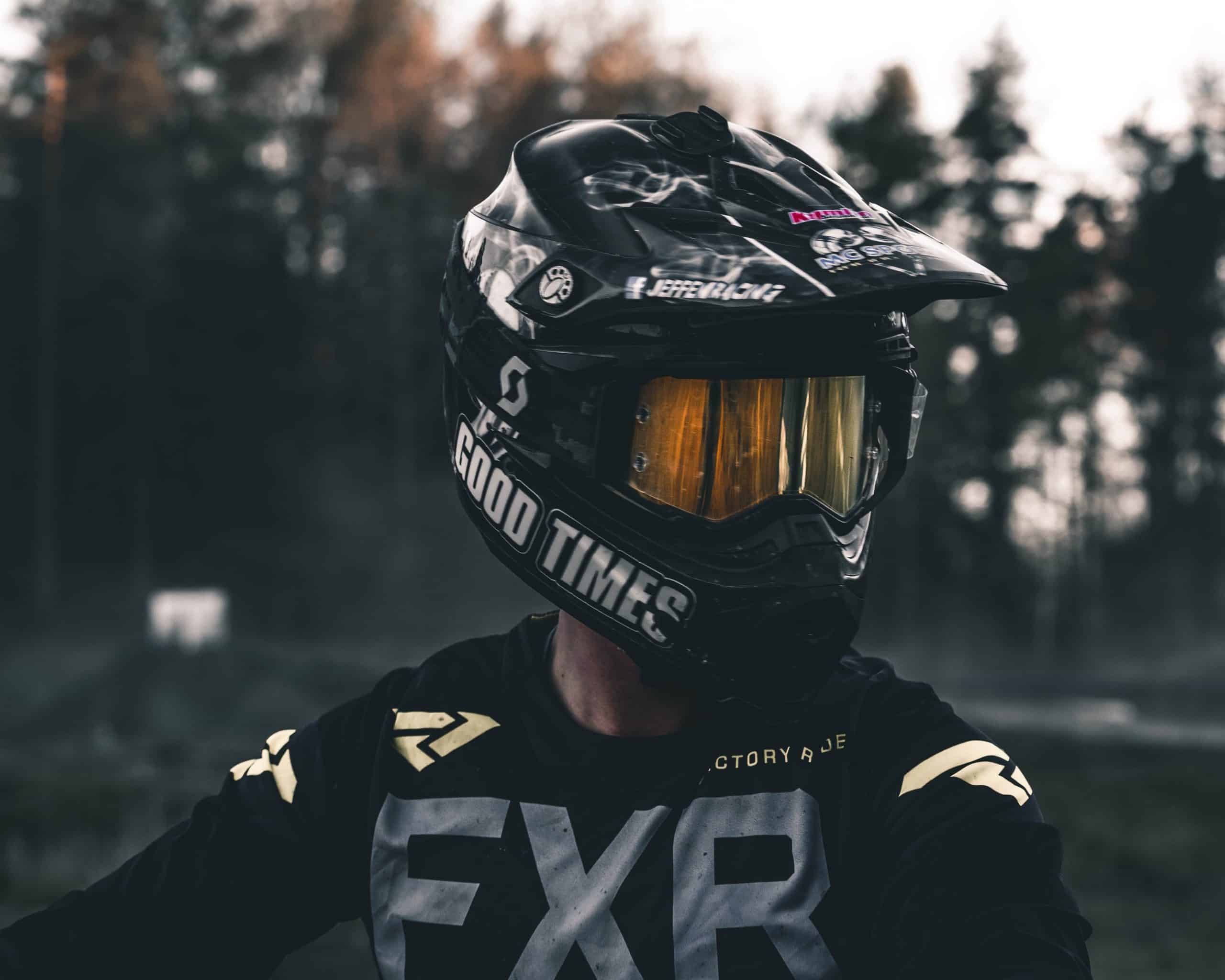 How to Choose the Color of Your Motorcycle Helmet? Riders Place