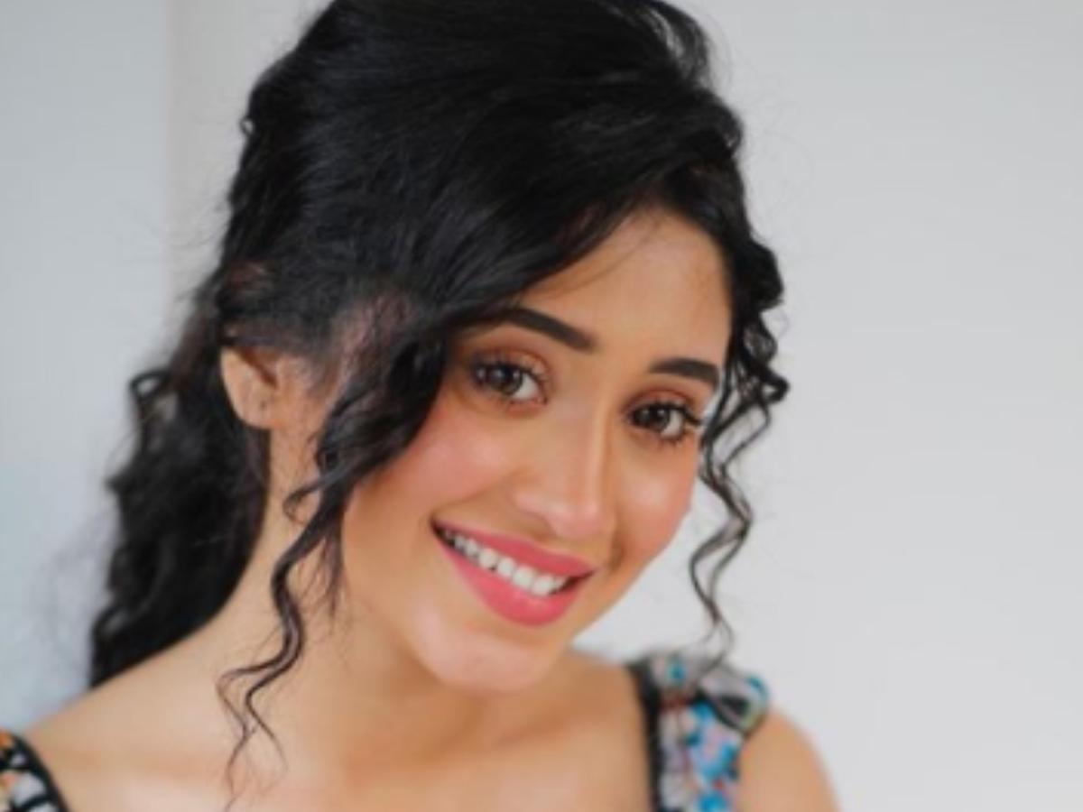 Yeh Rishta Kya Kehlata Hai star Shivangi Joshi is a sight to behold in multicoloured print dress; See Photo