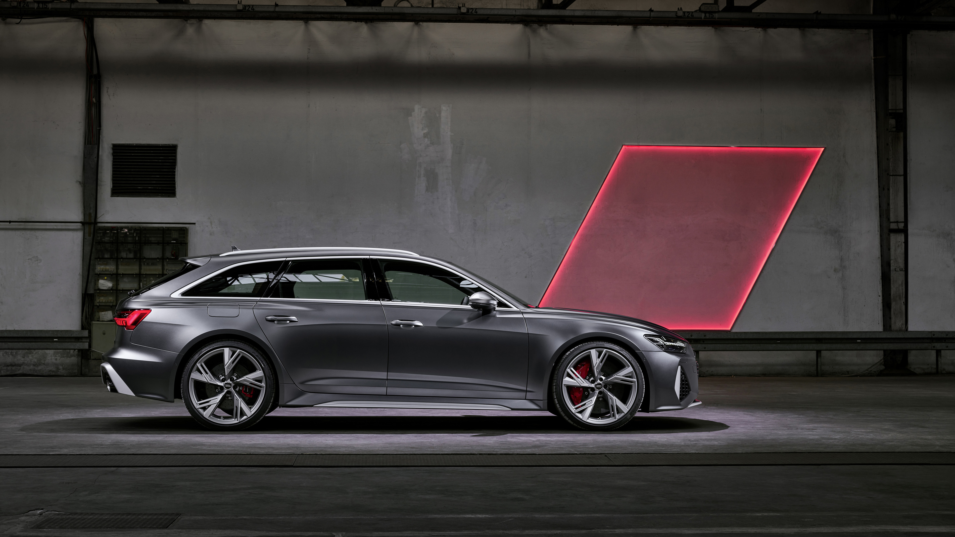 Wallpaper 4k Audi RS 6 Avant Side View Wallpaper