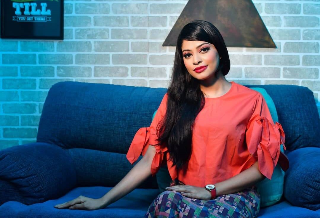 Dharshana (Neethane Enthan Ponvasantham) Wiki, Biography, Age, Serials, Family, Image