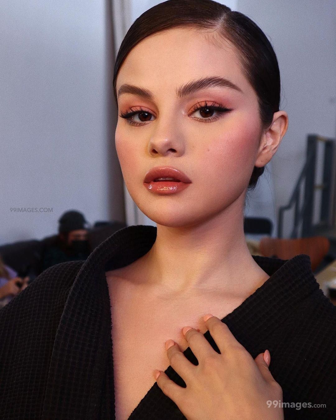 Selena Gomez Hot HD Photo / Wallpaper (1080p) (Instagram / Facebook) (png / jpg)