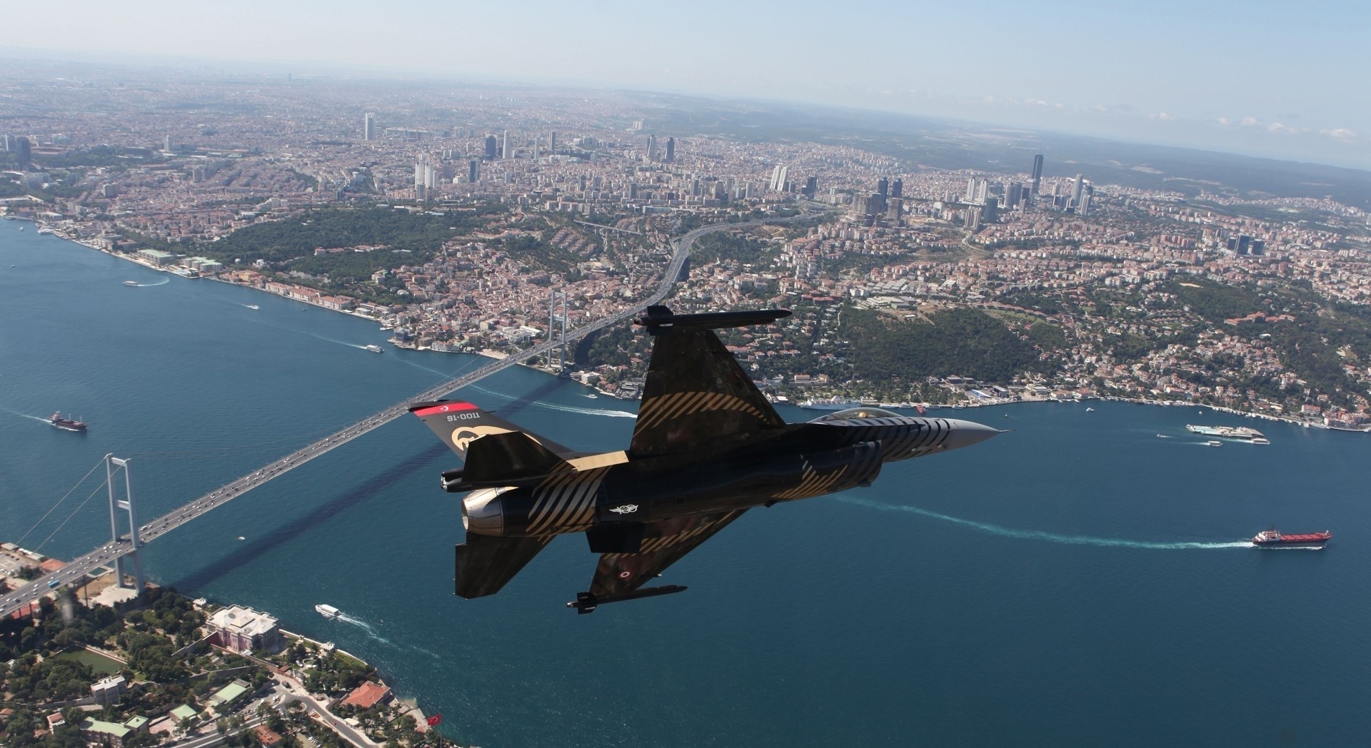 turkey turkish f16 fighting falcon bosphorus bridge air force solo turk 1920x1048 wallpaper