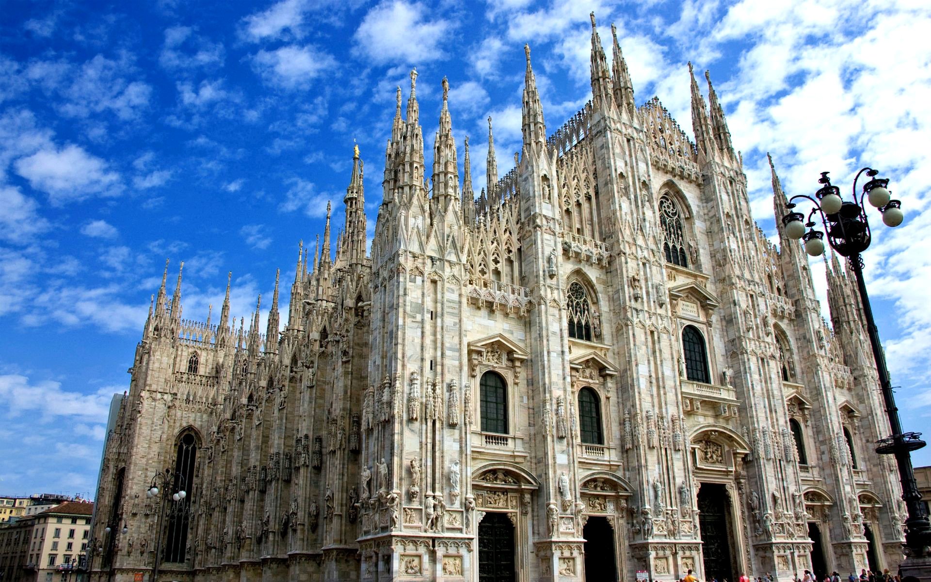 Milan Cathedral in Milan, Italy HD Wallpaper